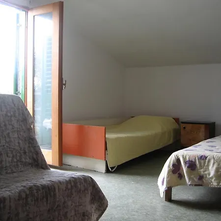 Robinson House Ana Pašman