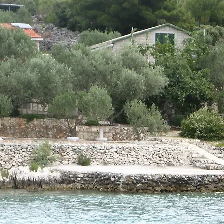 Robinson House Ana 度假居 Pašman