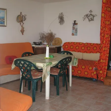 Robinson House Ana Pašman